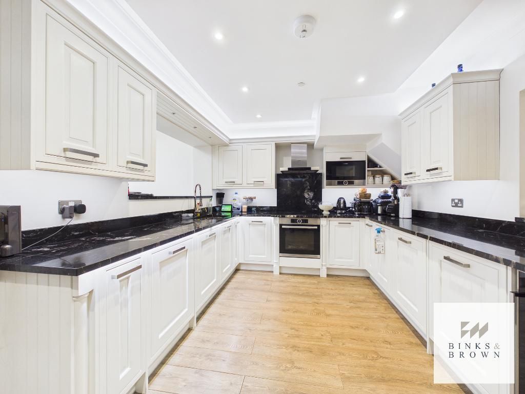 Property photo 3 of 18 Photo 3