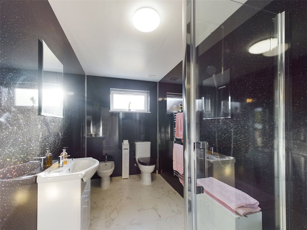 Property photo 3 of 17 Picture No. 23