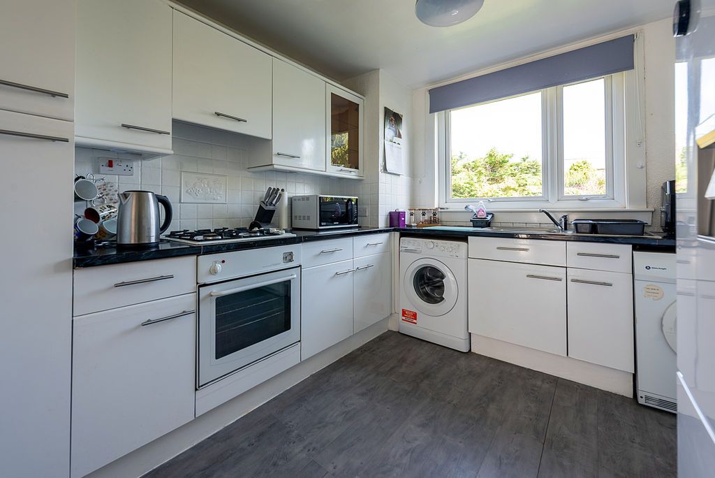 Property photo 3 of 12 Kitchen
