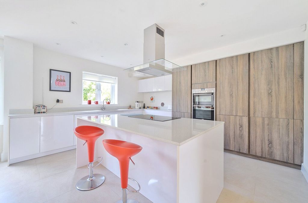 Property photo 3 of 15 Kitchen