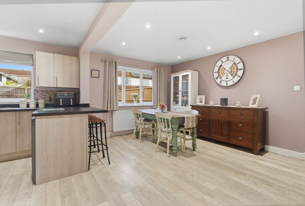 Property photo 2 of 31