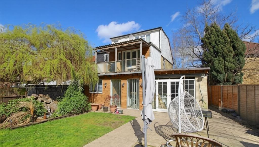 Property photo 2 of 9