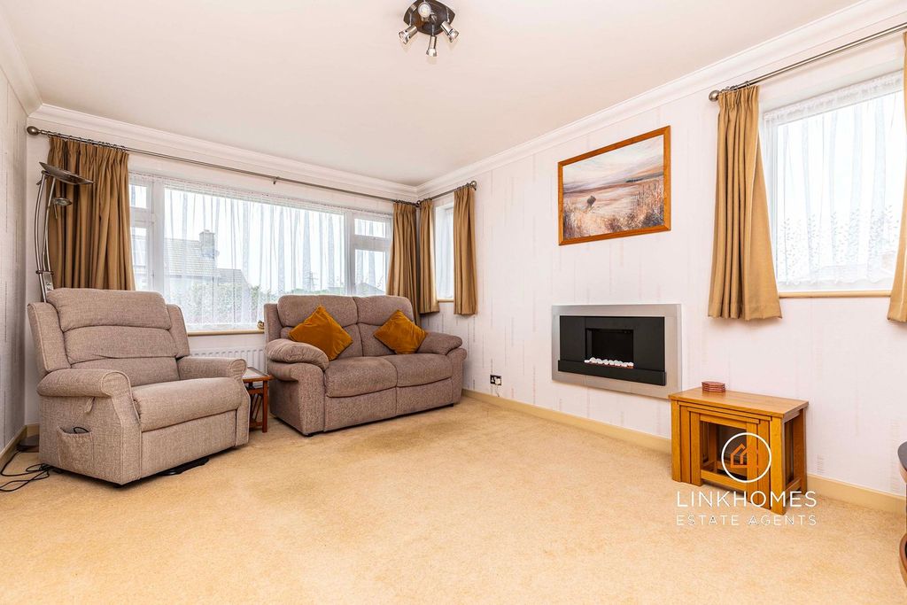 Property photo 3 of 24