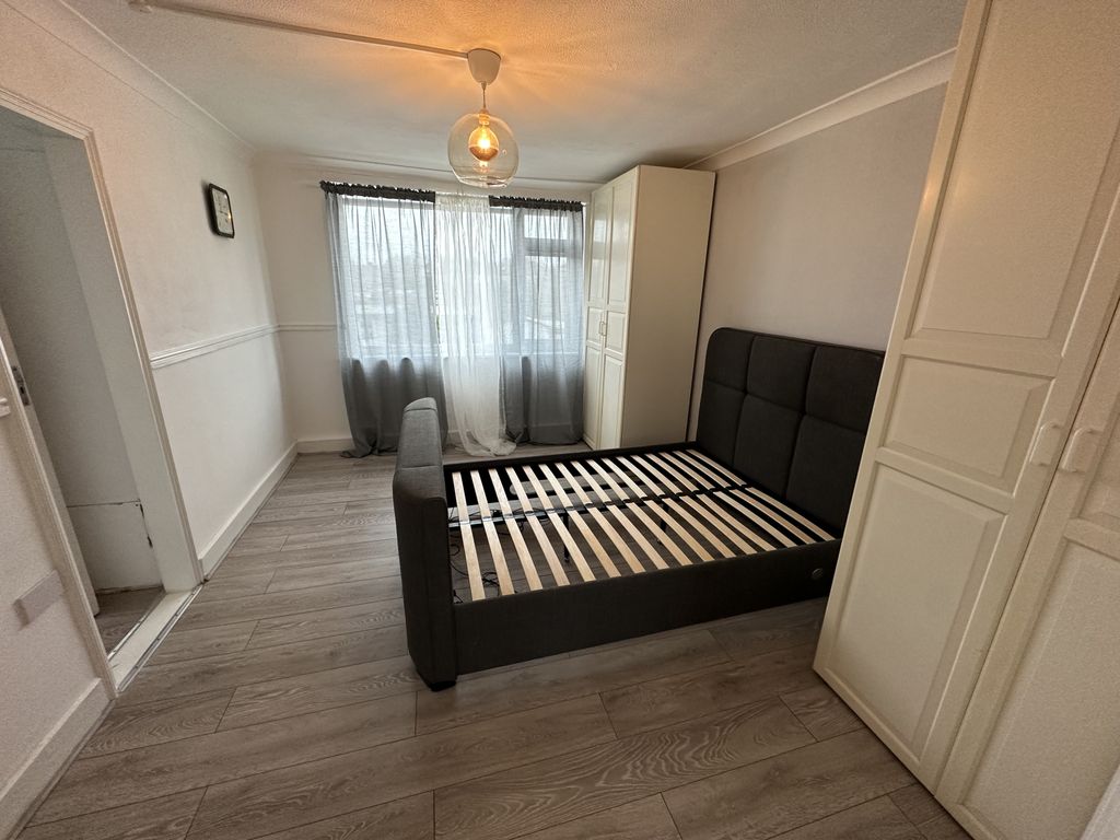 Property photo 3 of 5 Gallery