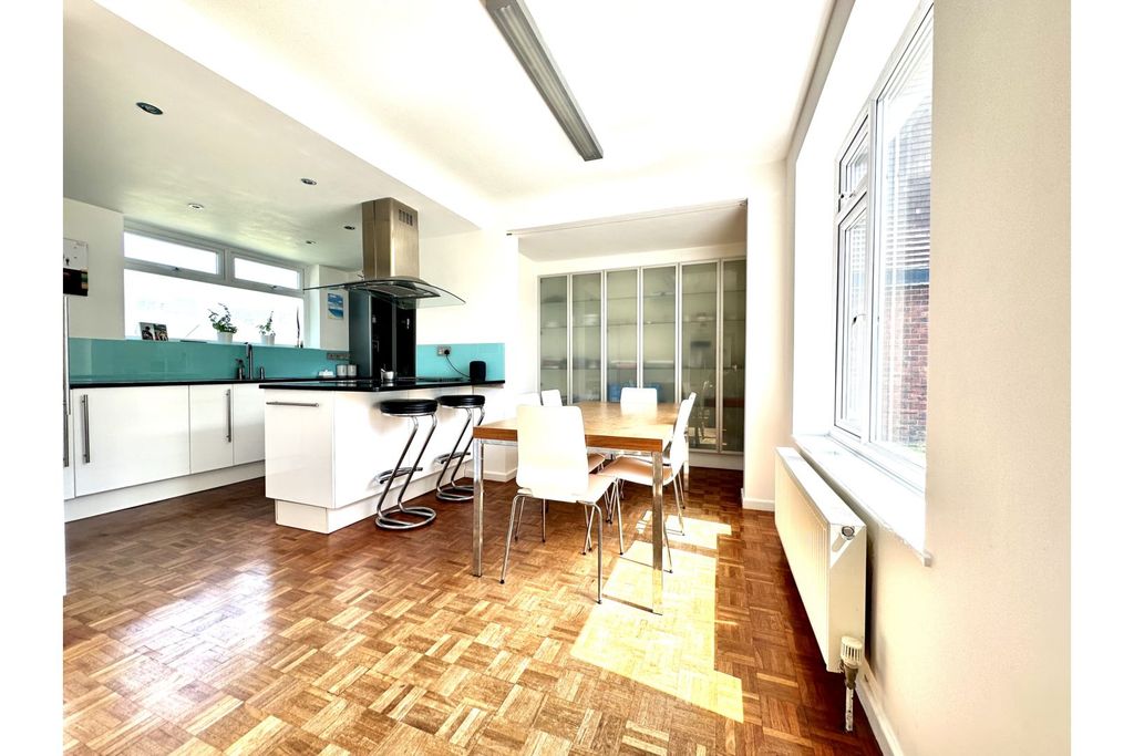 Property photo 3 of 8 Kitchen/Diner
