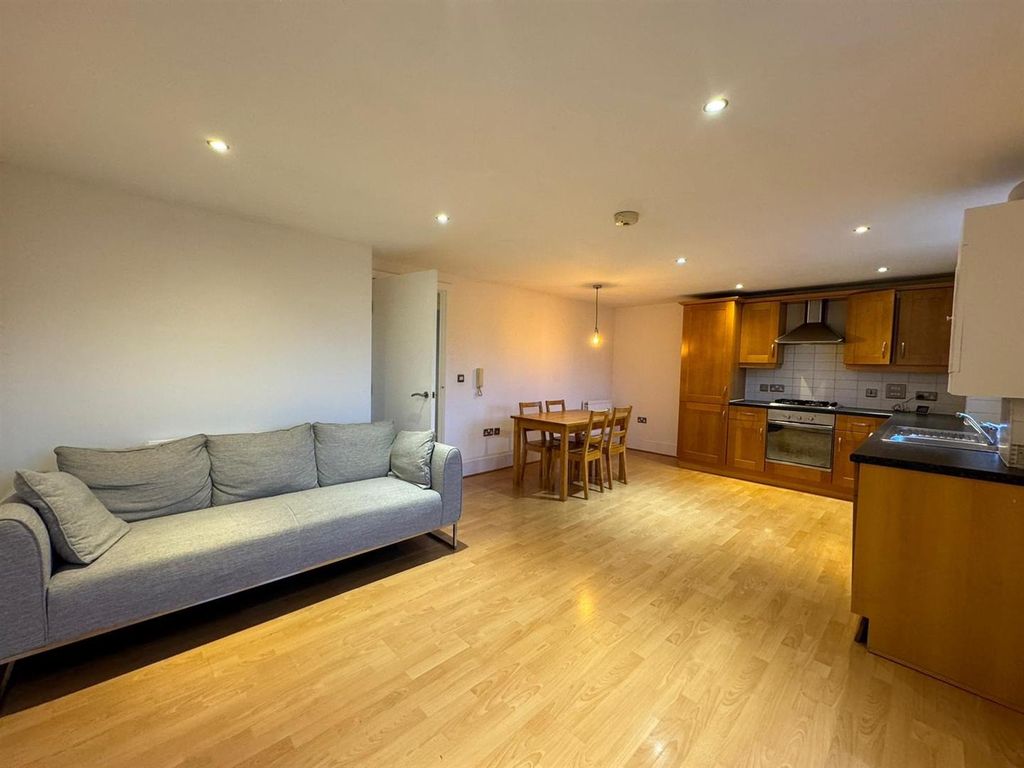 Property photo 2 of 11