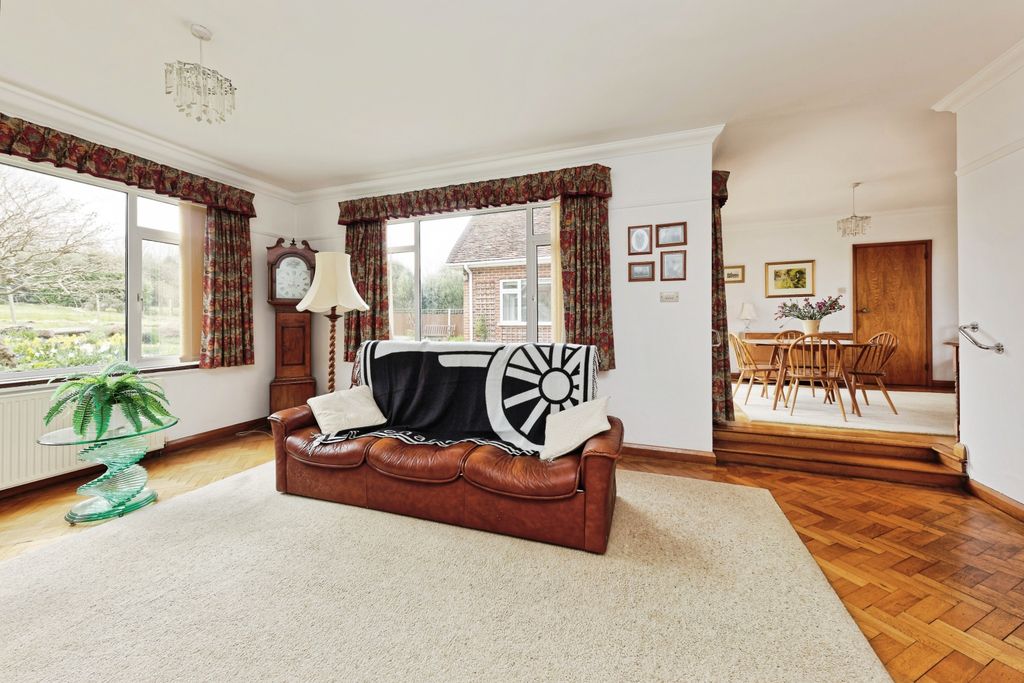 Property photo 2 of 26 Lounge