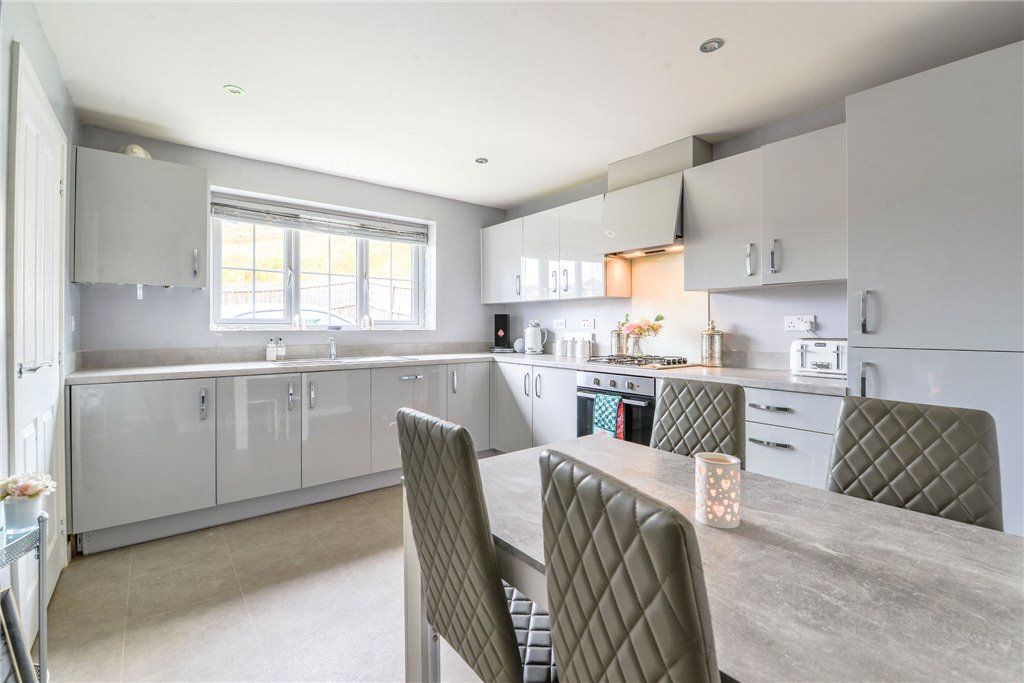 Property photo 3 of 18 Kitchen