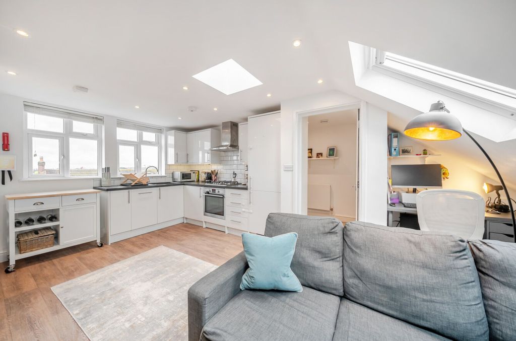 Property photo 2 of 17