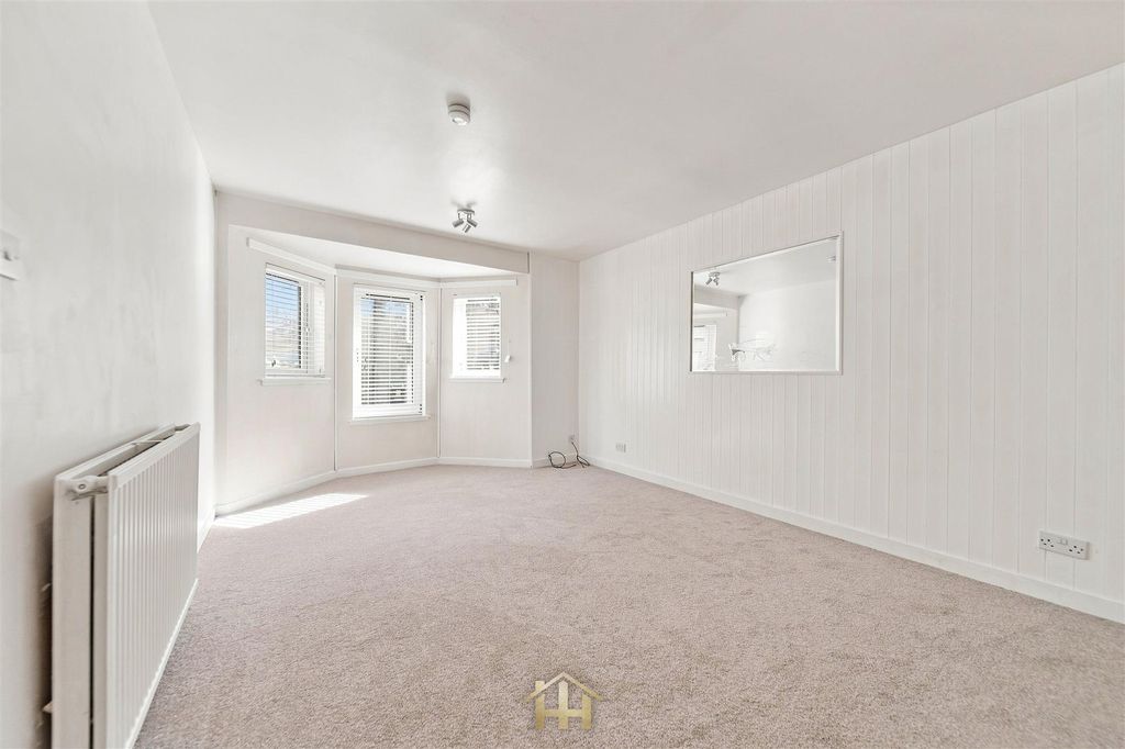 Property photo 2 of 27 Stjamecourt-14.Jpg