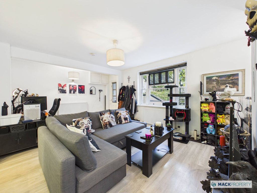 Property photo 2 of 6