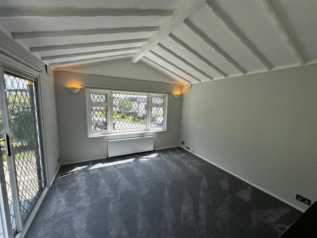 Property photo 1 of 8 Lounge