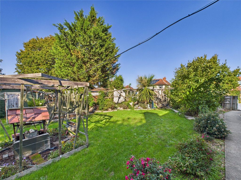 Property photo 2 of 9 2 - Picture No. 06