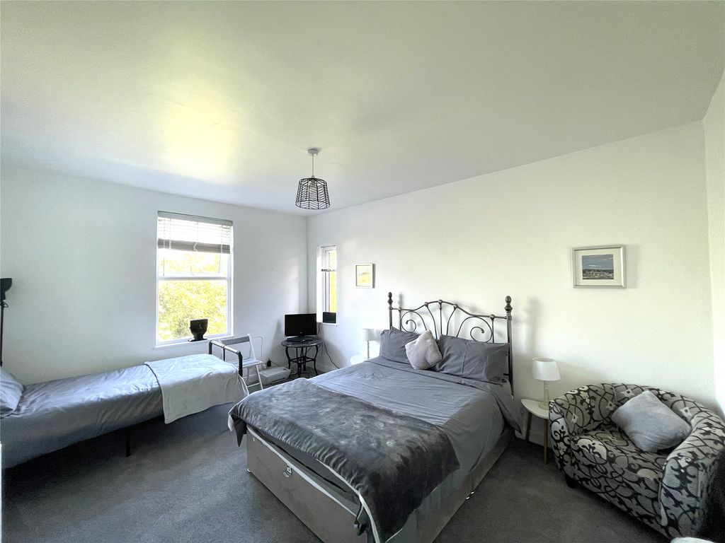 Property photo 2 of 21 Picture No. 28