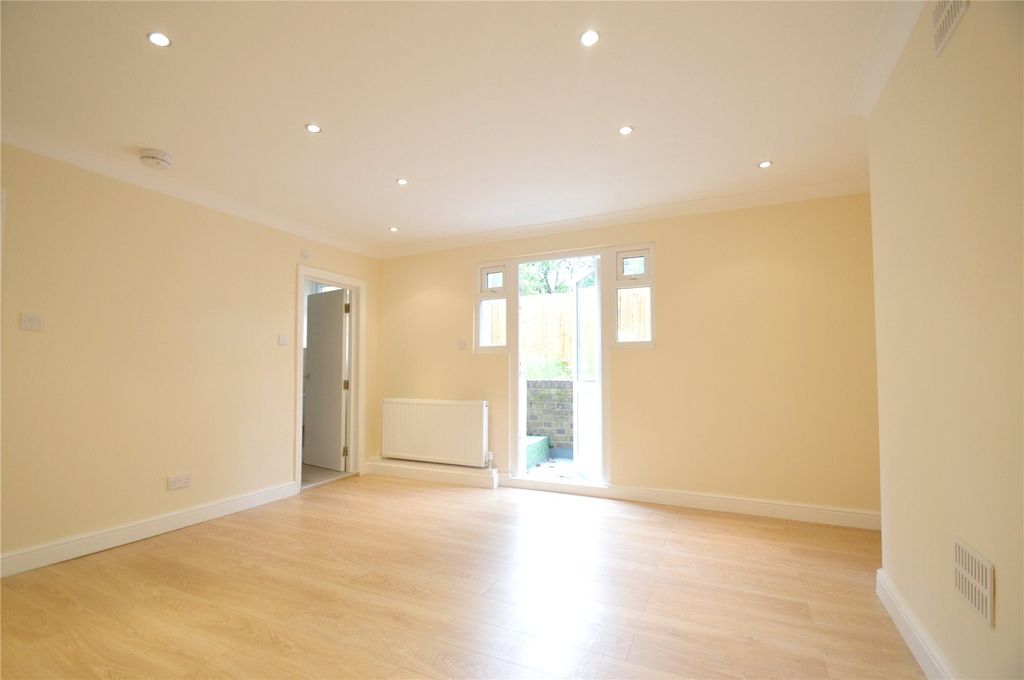 Property photo 3 of 8 Picture No. 06