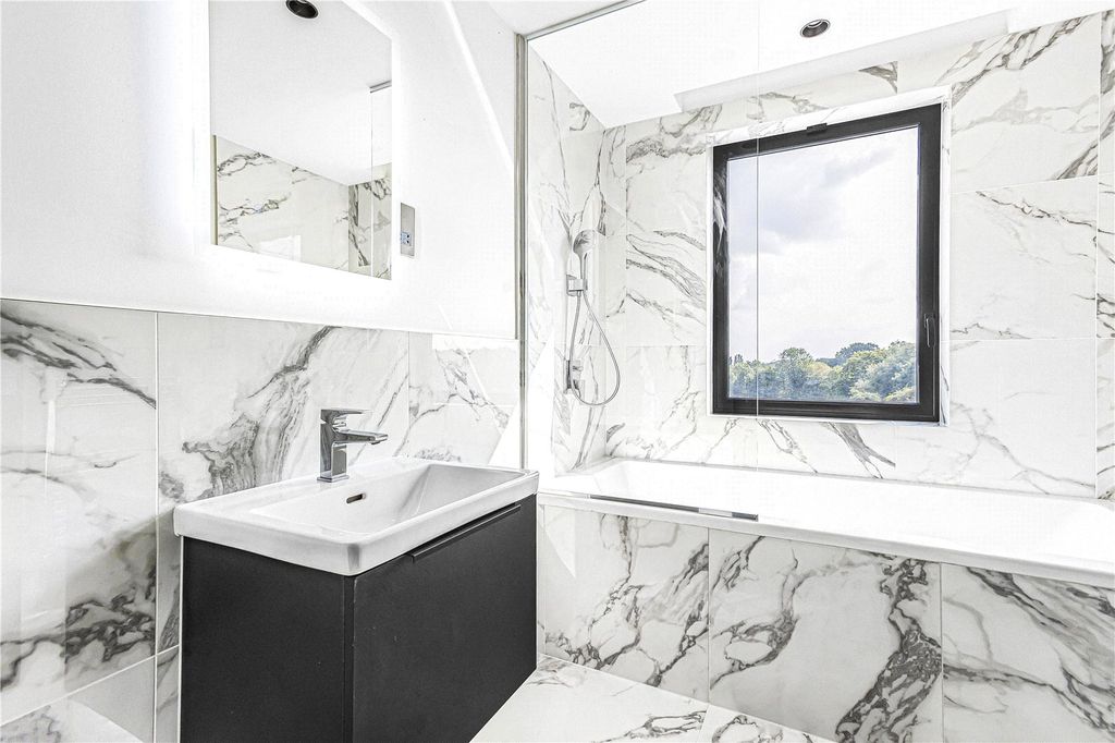 Additional image 34 of 6 bed detached house to rentRosebury Close, Goffs Oak, Waltham Cross, Hertfordshire EN7