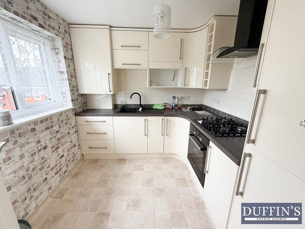 Property photo 2 of 9 Kitchen