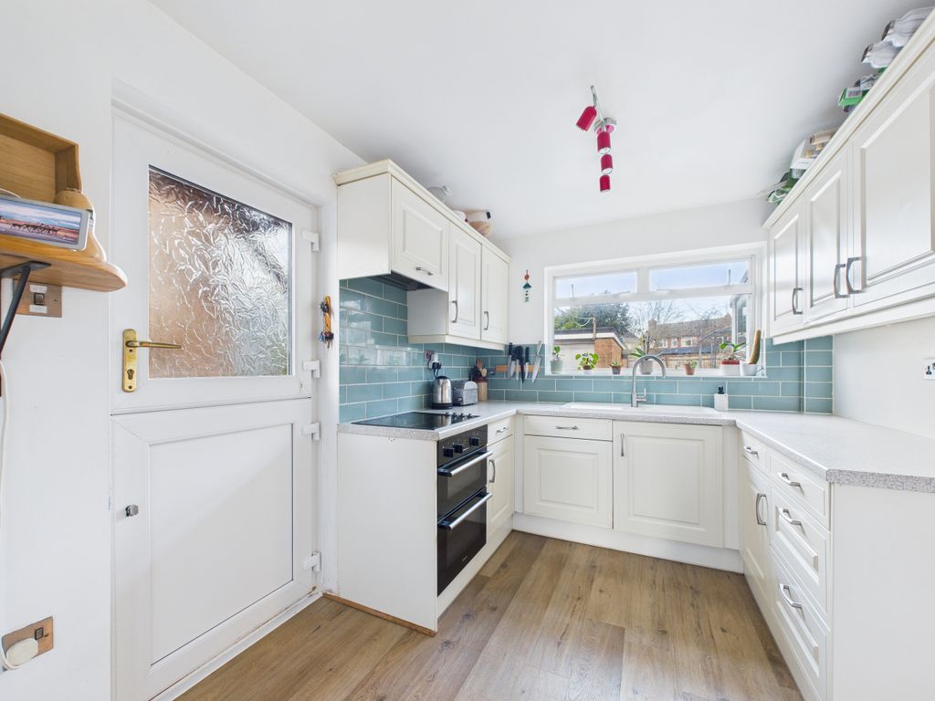 Property photo 2 of 14 Kitchen 1