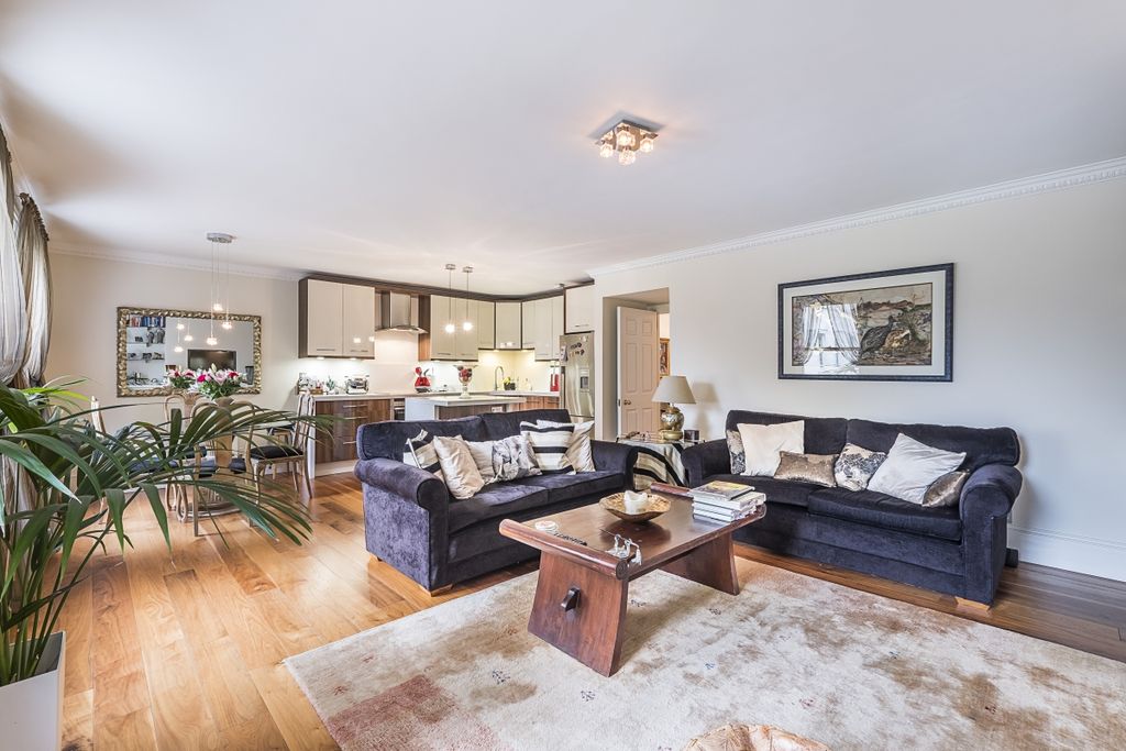 Property photo 1 of 12 Devonshire-House-010