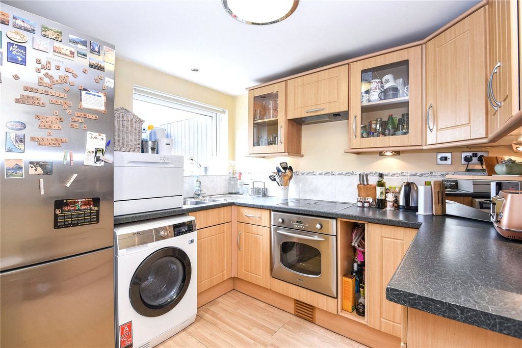 Property photo 2 of 7 Kitchen