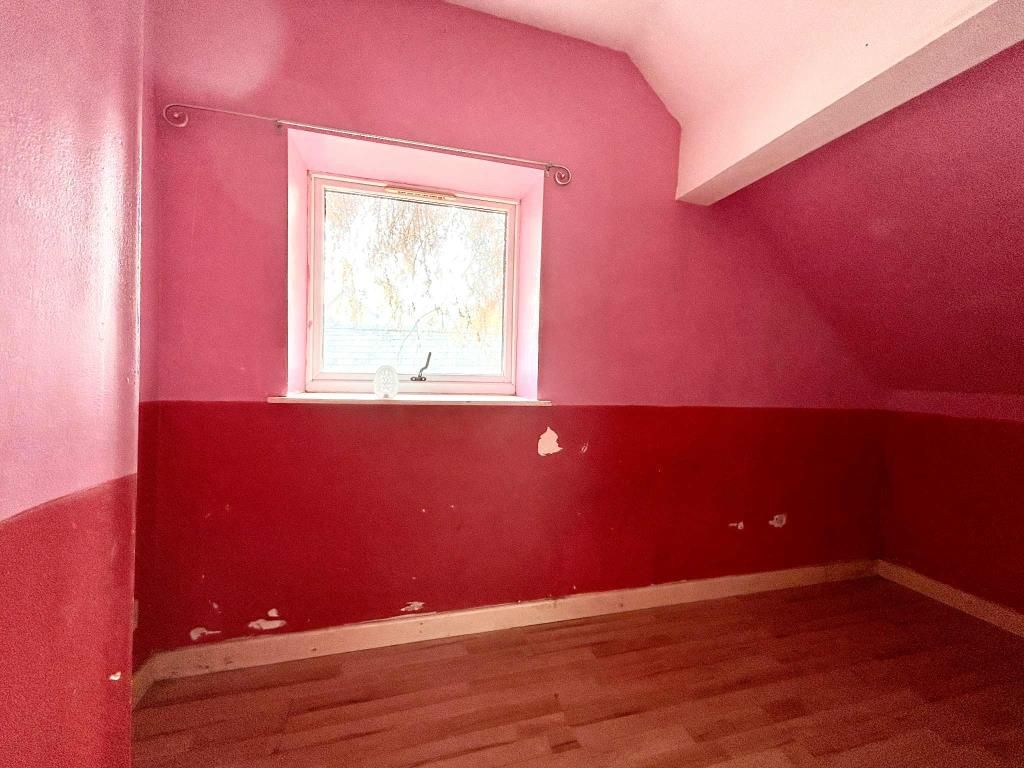 Property photo 3 of 8 Bedroom