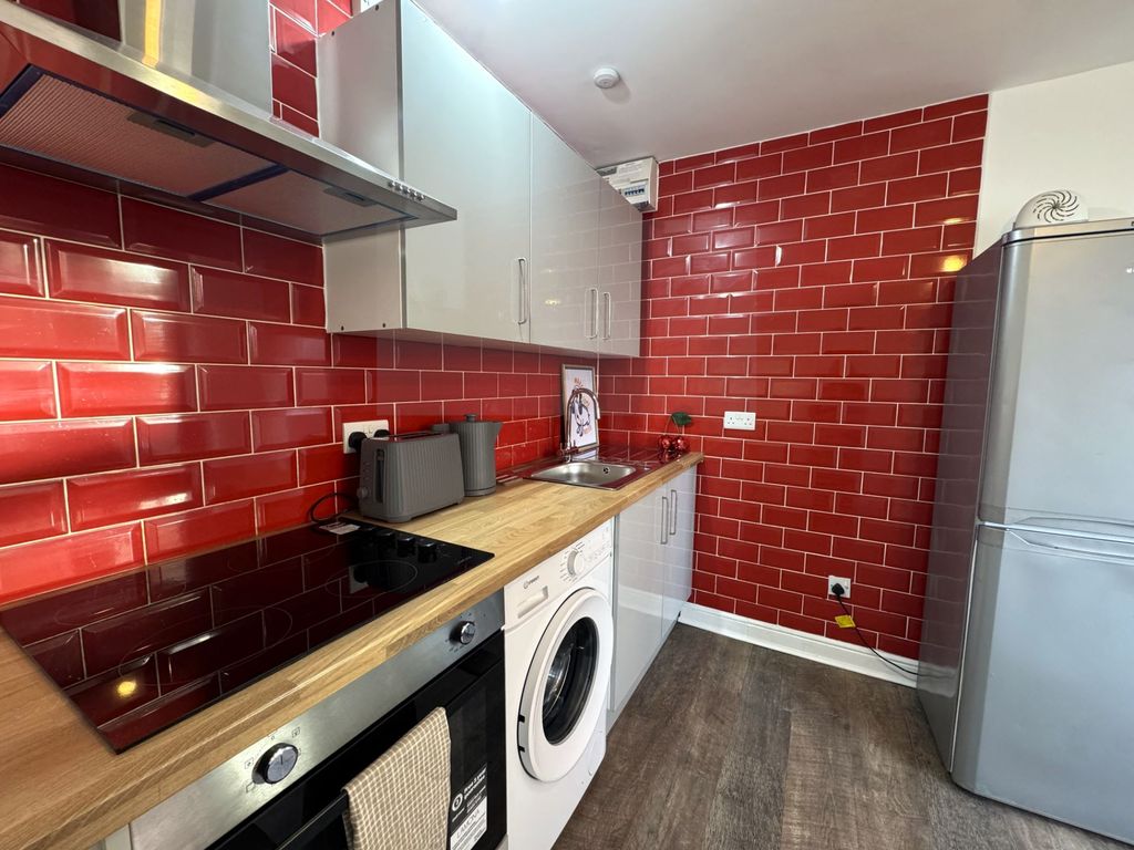 Property photo 2 of 6 Photo 3