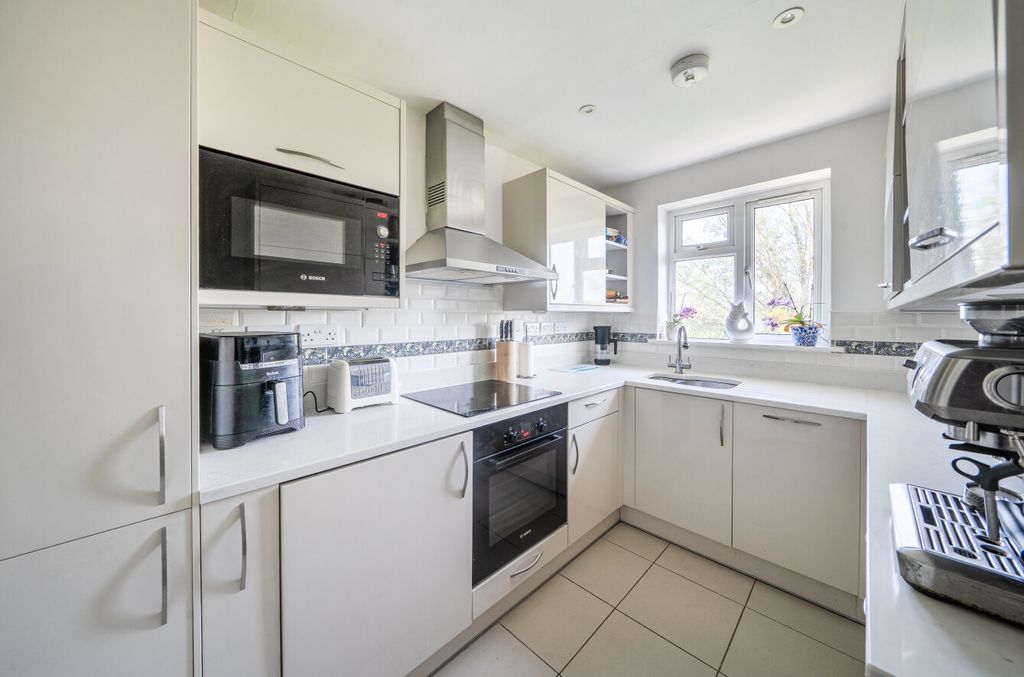 Property photo 3 of 12 Kitchen