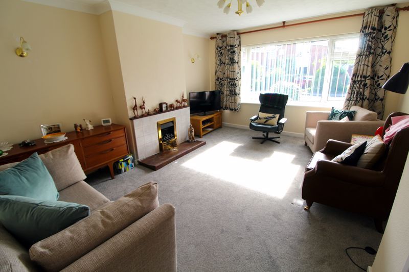 Property photo 1 of 11 Living Room