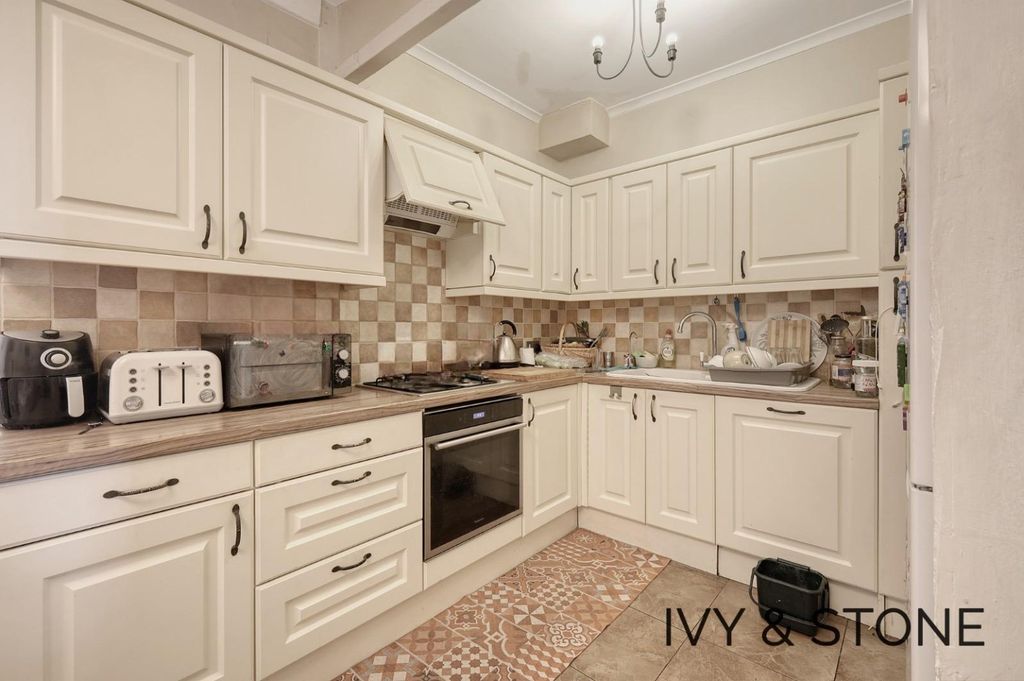 Property photo 3 of 17 3320836
