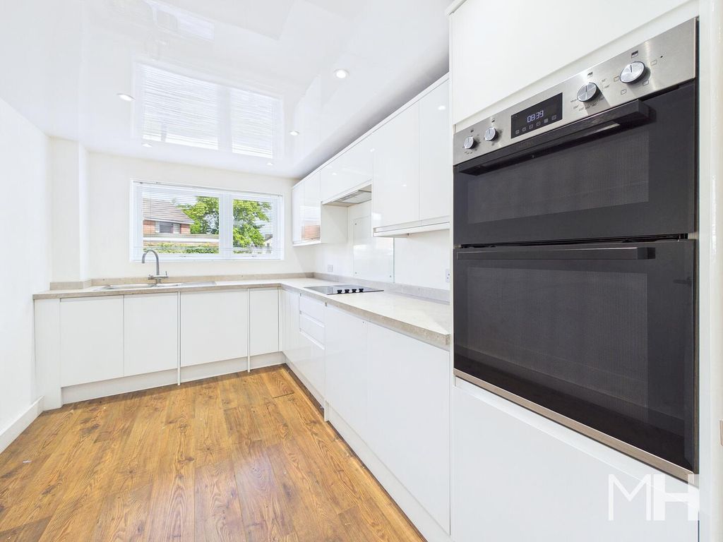 Property photo 1 of 12 Kitchen