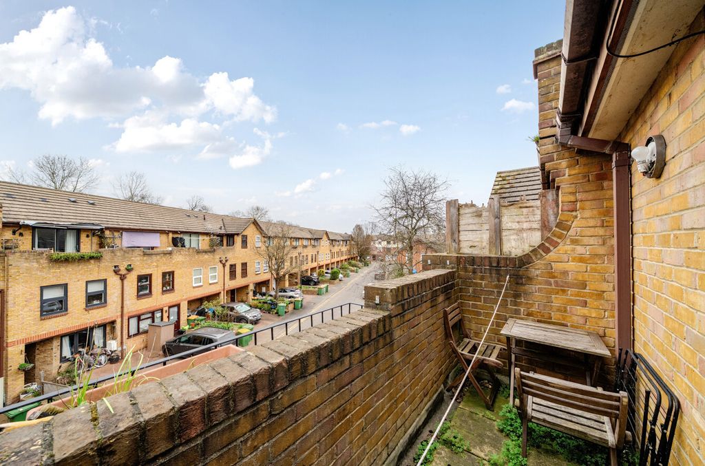 Property photo 2 of 16 1410074-5-6996172...