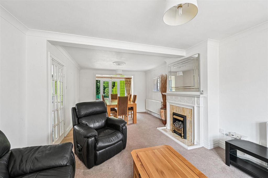 Property photo 3 of 25 Roundwood Way,56-42.Jpg