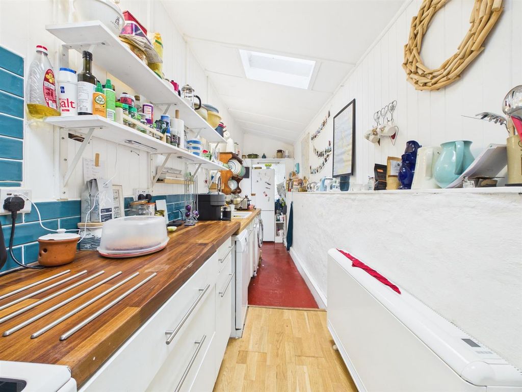 Property photo 3 of 23 Cam05474G0-Pr0053-Still021.Jpg