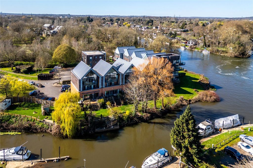 Property photo 1 of 44 House. Partnership