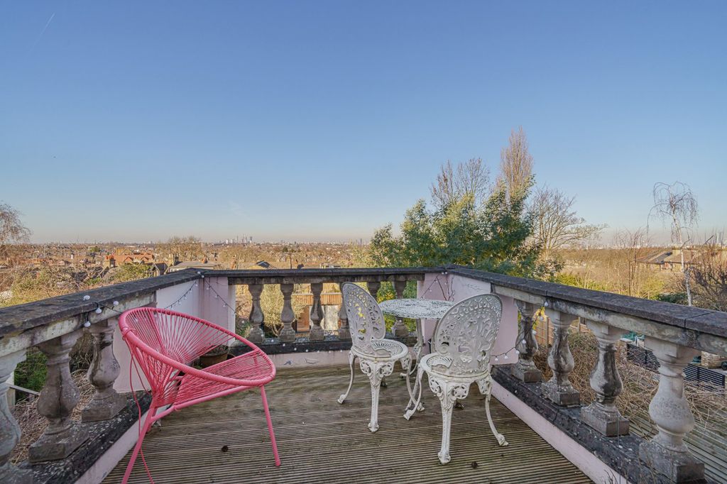 Property photo 1 of 12 Terrace