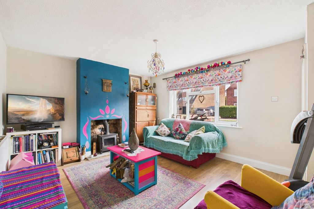 Property photo 2 of 11 Living Room