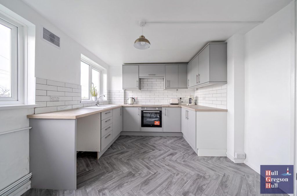 Property photo 2 of 13 E9Fe0065-590B-4464-B42c-cc0d43E32166.Jpg