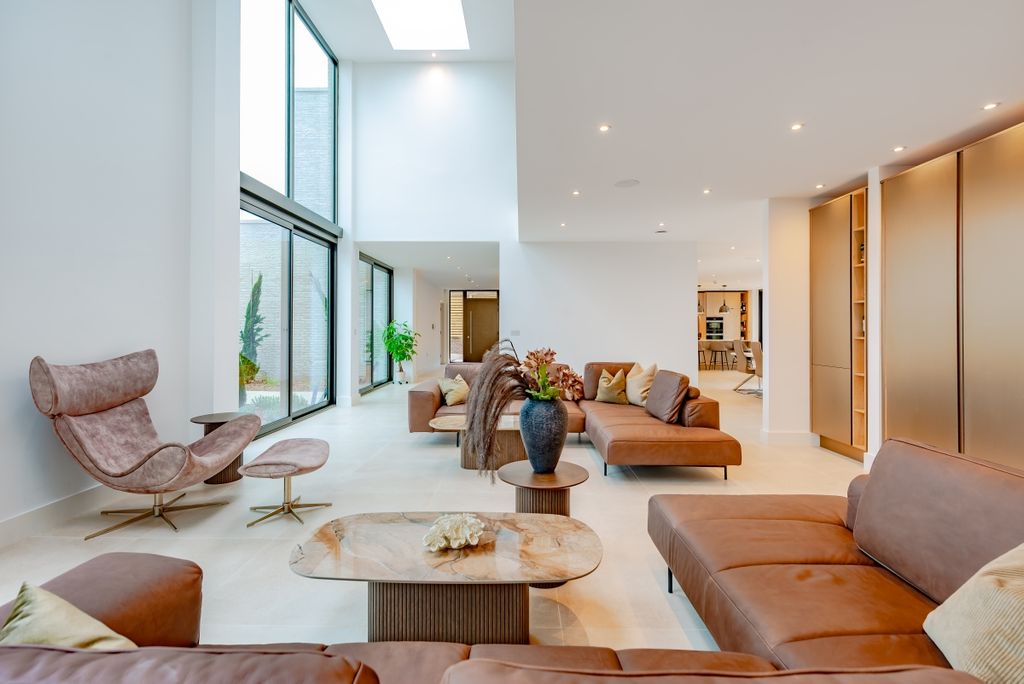 Property photo 3 of 18