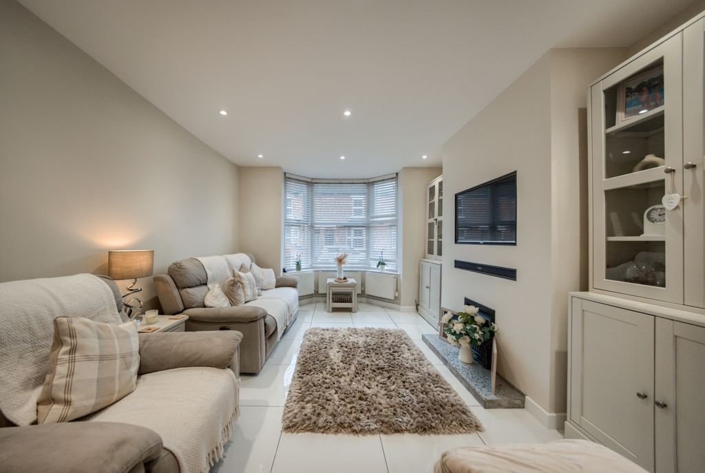 Property photo 3 of 25 Xt5A0879-Hdr(3)