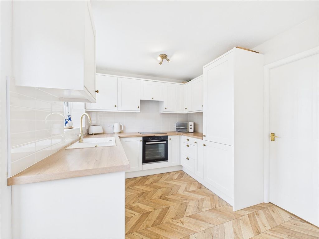 Property photo 3 of 12 Cam05207G0-Pr0058-Still013.Jpg