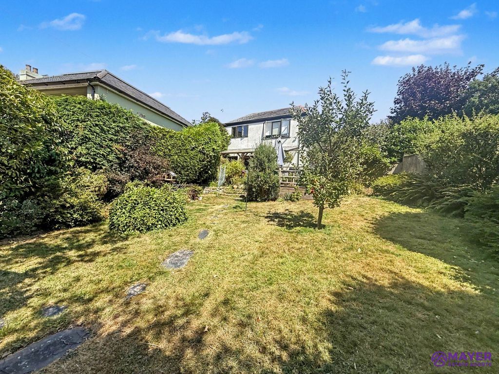Property photo 2 of 27