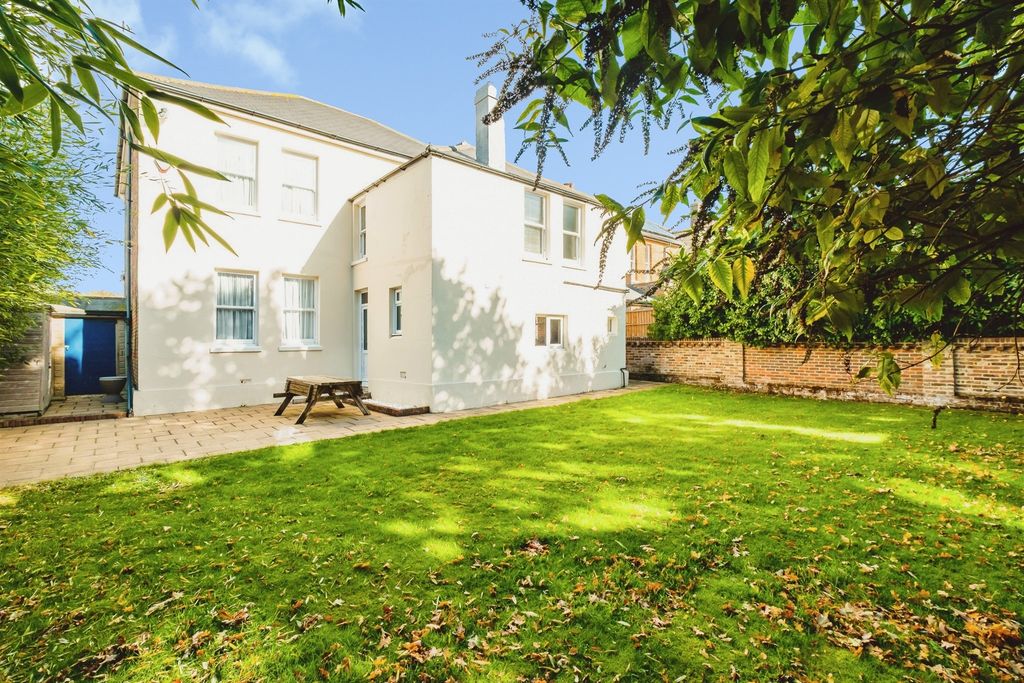 Property photo 2 of 19