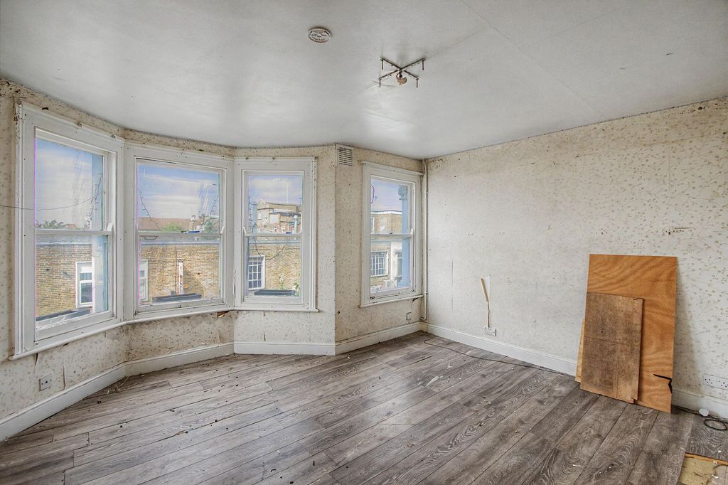 Property photo 3 of 10 Flat C, 1 Prince George Road, Hackney, London, N16 8DL