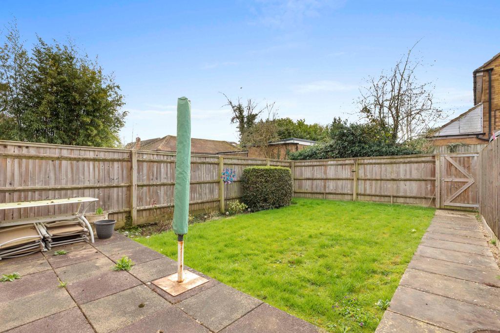 Property photo 3 of 15 26 Dedmere Court, Sl7 1Pl (Low Res)-10