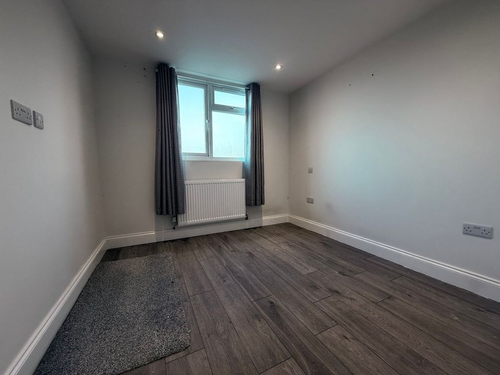 Property photo 2 of 8 Gallery