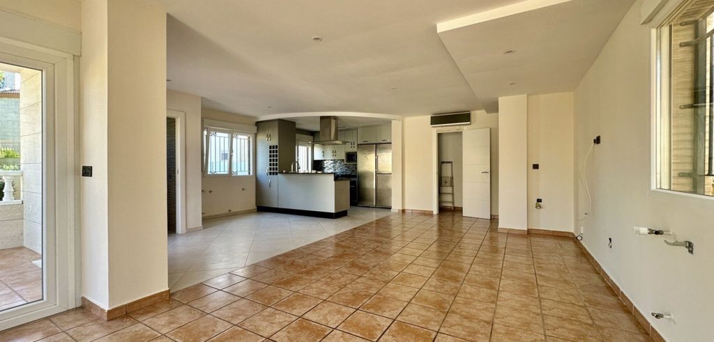 Property photo 3 of 47