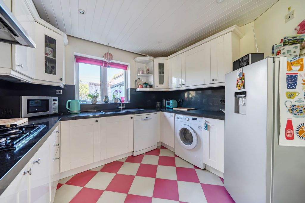 Property photo 3 of 23
