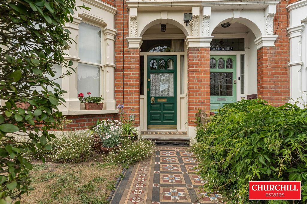 Property photo 3 of 38