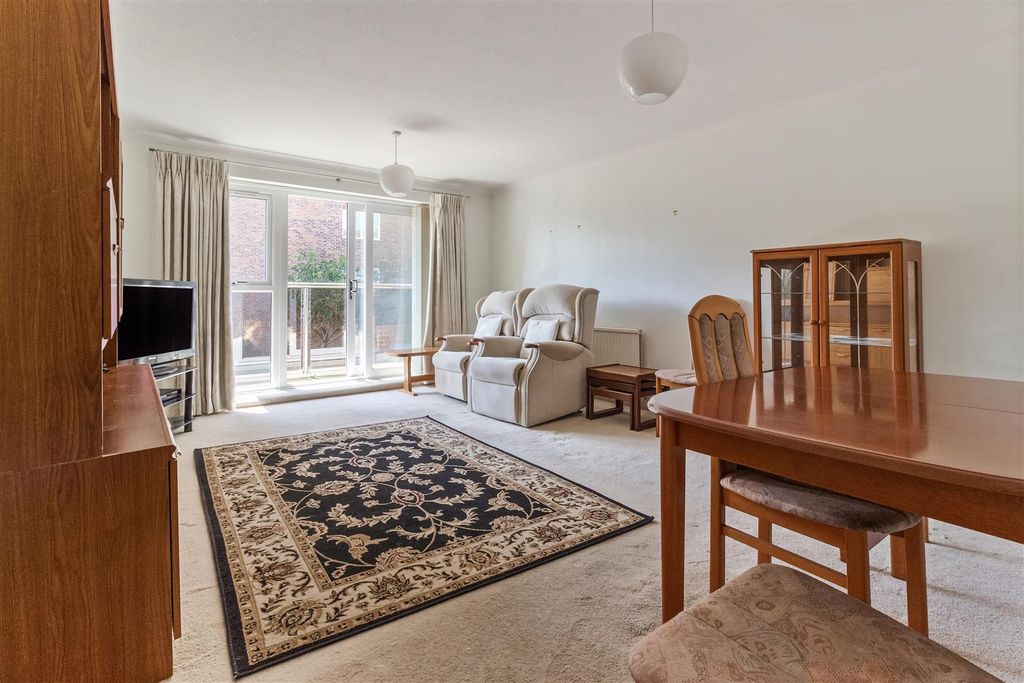 Property photo 3 of 19 31 Cardinal Court-011.Jpg