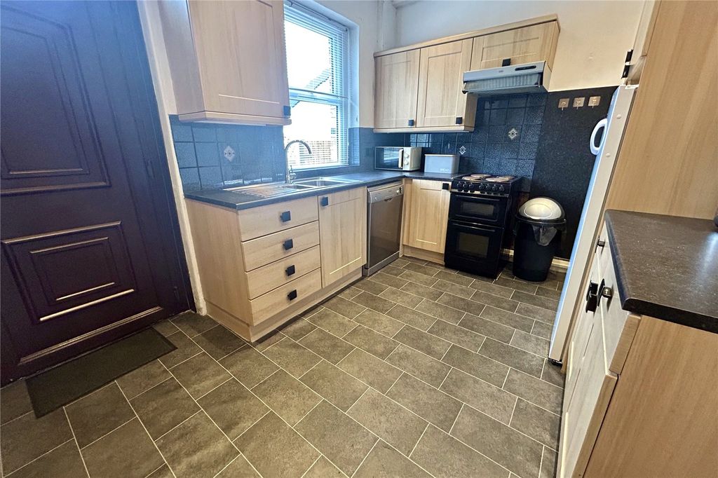 Property photo 2 of 17 Kitchen